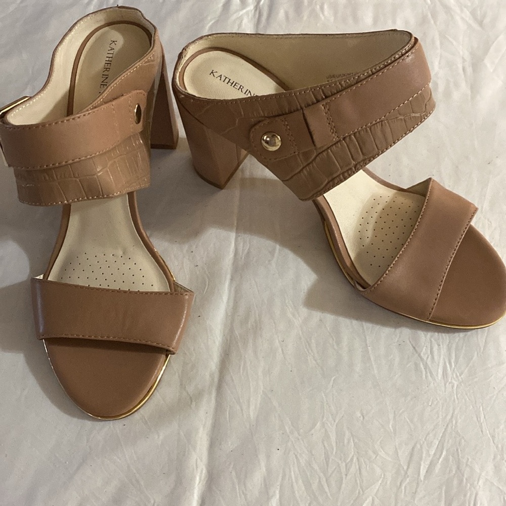 New Katherine Kelly “Larissa” Tan Leather Slip-on Heels Shoes 6.5